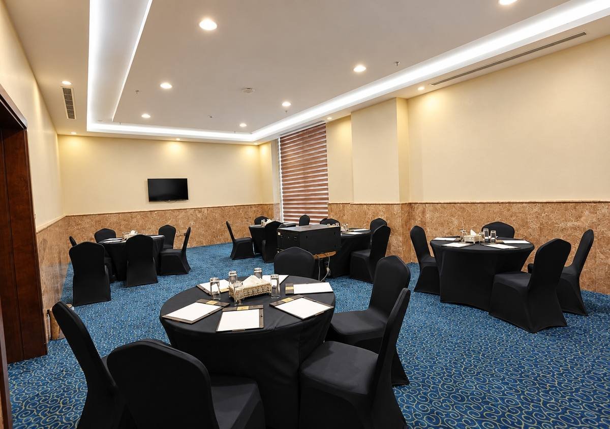 Meeting room — round tables